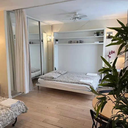 Heart Of Paris, Quiet And Cosy