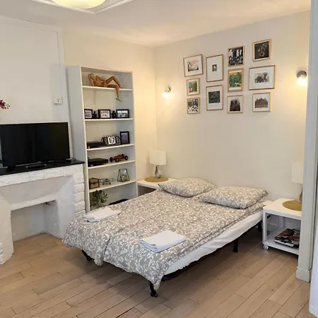 Heart Of Paris, Quiet And Cosy