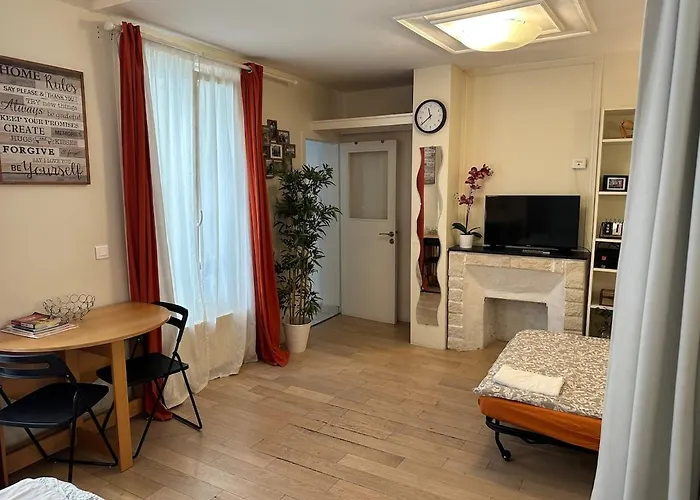 Apartament Heart Of Paris, Quiet And Cozy *